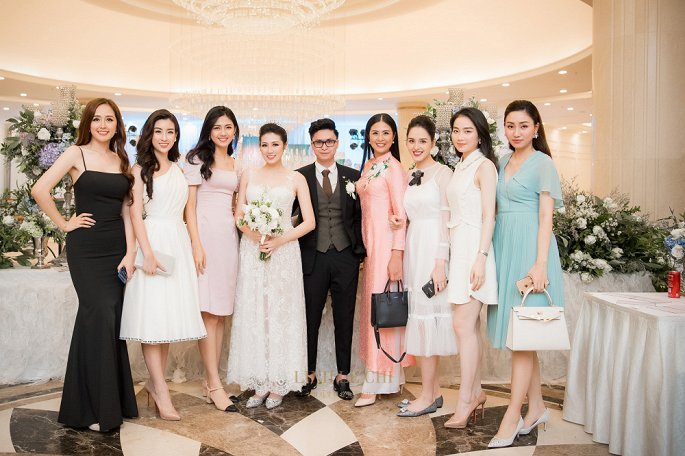 nhung-khoanh-khac-dep-nhu-mo-trong-dam-cuoi-a-hau-tu-anh