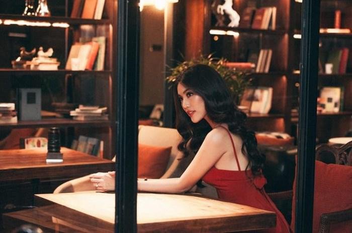 lan-khue-chinh-thuc-he-lo-thiep-cuoi-thong-bao-ngay-len-xe-hoa-cung-ban-trai-dai-gia