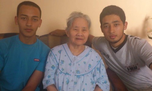 Giây phút chàng trai Algeria lần đầu gặp họ hàng Việt Nam