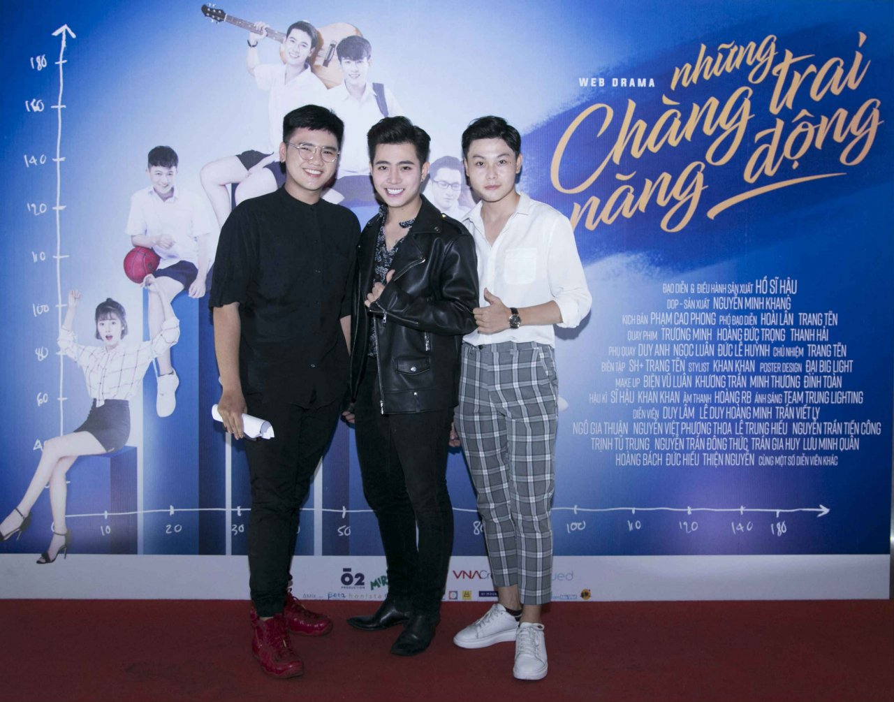 trai-xinh-gai-dep-dong-loat-do-bo-buoi-cong-chieu-phim-dam-my-nhung-chang-trai-nang-dong