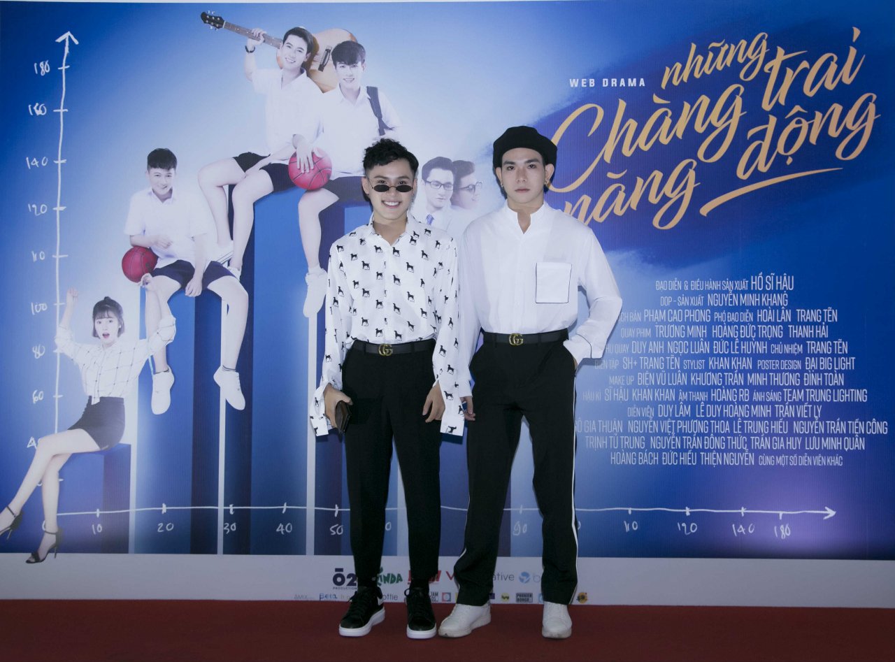 trai-xinh-gai-dep-dong-loat-do-bo-buoi-cong-chieu-phim-dam-my-nhung-chang-trai-nang-dong