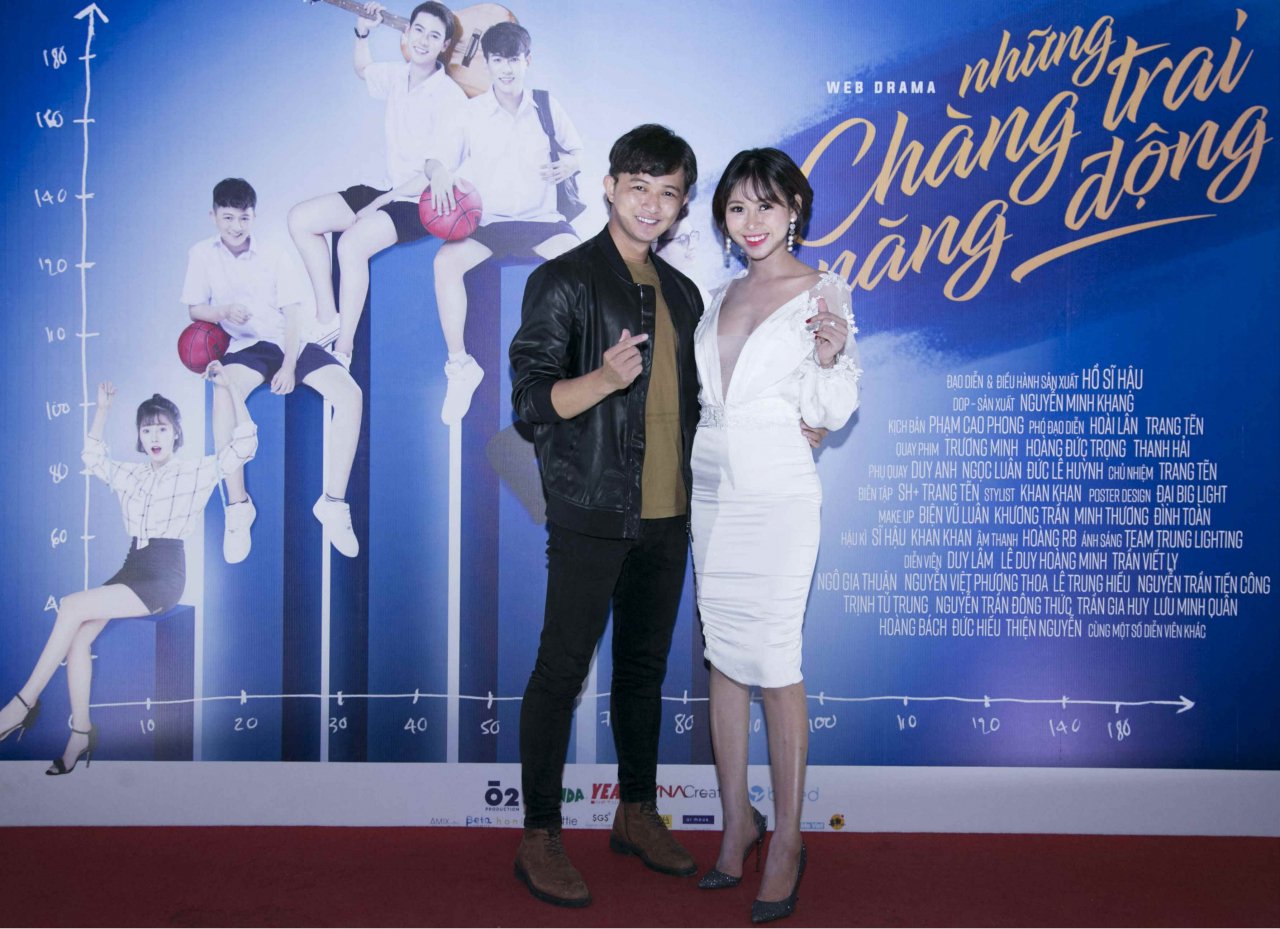 trai-xinh-gai-dep-dong-loat-do-bo-buoi-cong-chieu-phim-dam-my-nhung-chang-trai-nang-dong