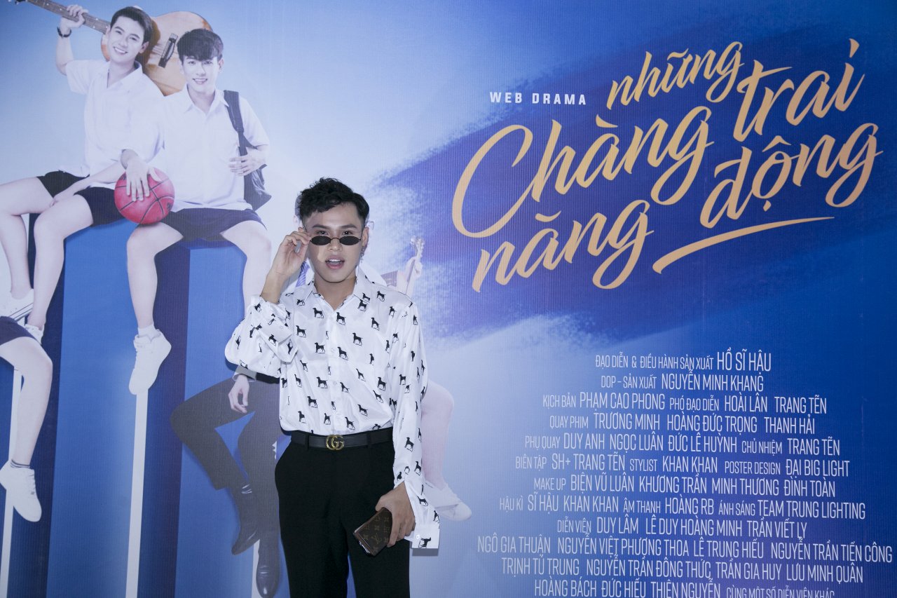 trai-xinh-gai-dep-dong-loat-do-bo-buoi-cong-chieu-phim-dam-my-nhung-chang-trai-nang-dong