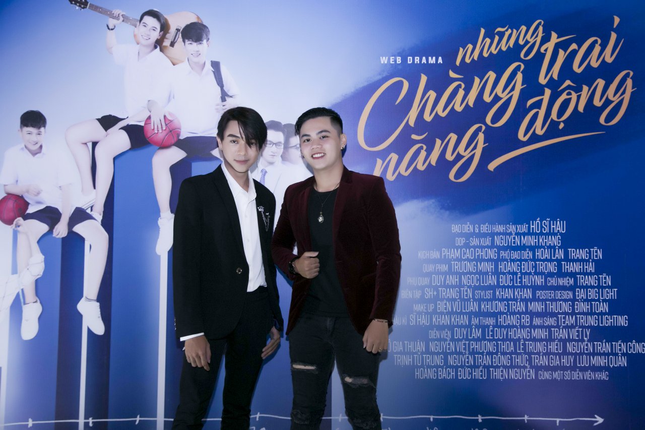 trai-xinh-gai-dep-dong-loat-do-bo-buoi-cong-chieu-phim-dam-my-nhung-chang-trai-nang-dong