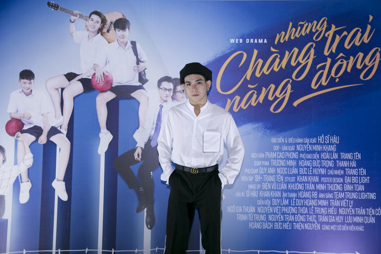 trai-xinh-gai-dep-dong-loat-do-bo-buoi-cong-chieu-phim-dam-my-nhung-chang-trai-nang-dong