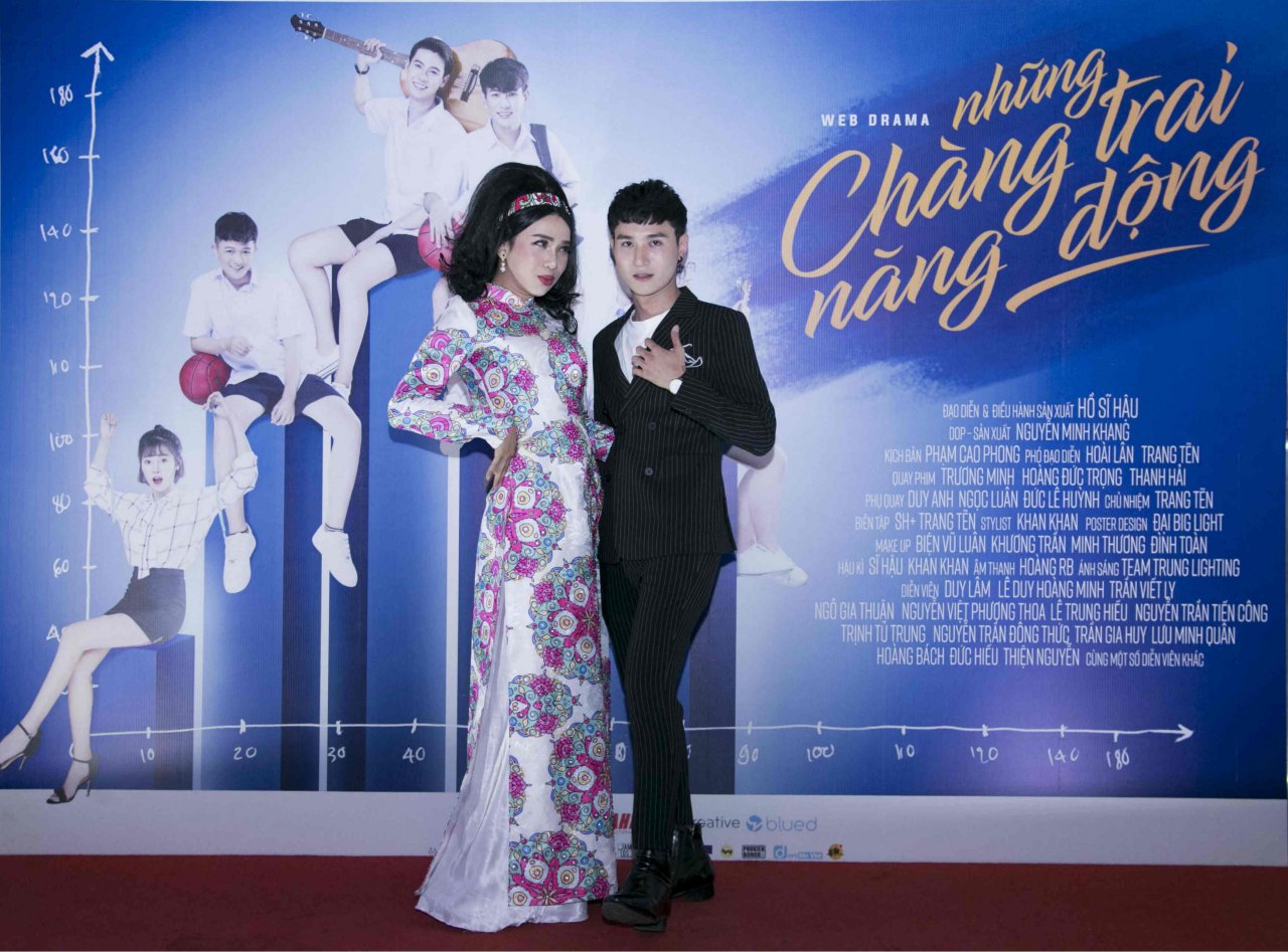 trai-xinh-gai-dep-dong-loat-do-bo-buoi-cong-chieu-phim-dam-my-nhung-chang-trai-nang-dong