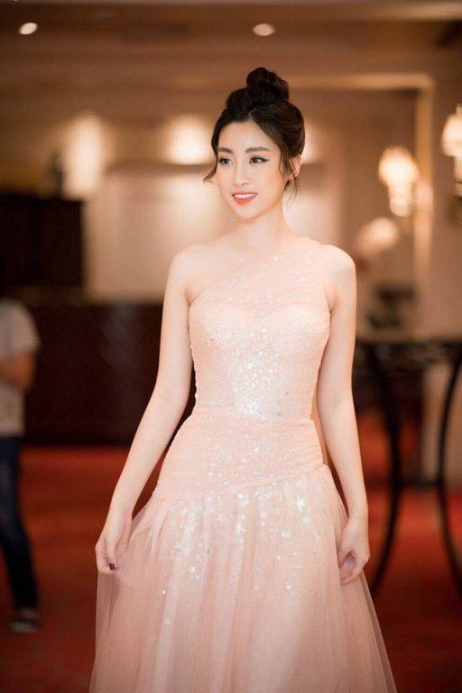 dien-do-goi-cam-nhan-sac-hoa-hau-do-my-linh-ngay-cang-toa-sang-sau-2-nam-dang-quang