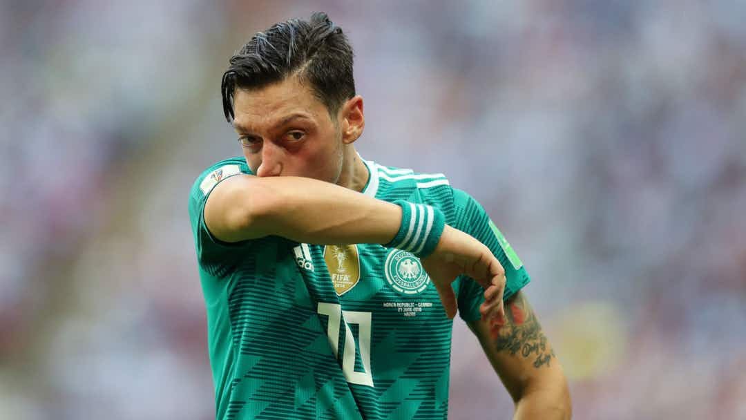 mesut-ozil-la-ai-vi-sao-ozil-uat-nghen-khi-roi-doi-tuyen-duc