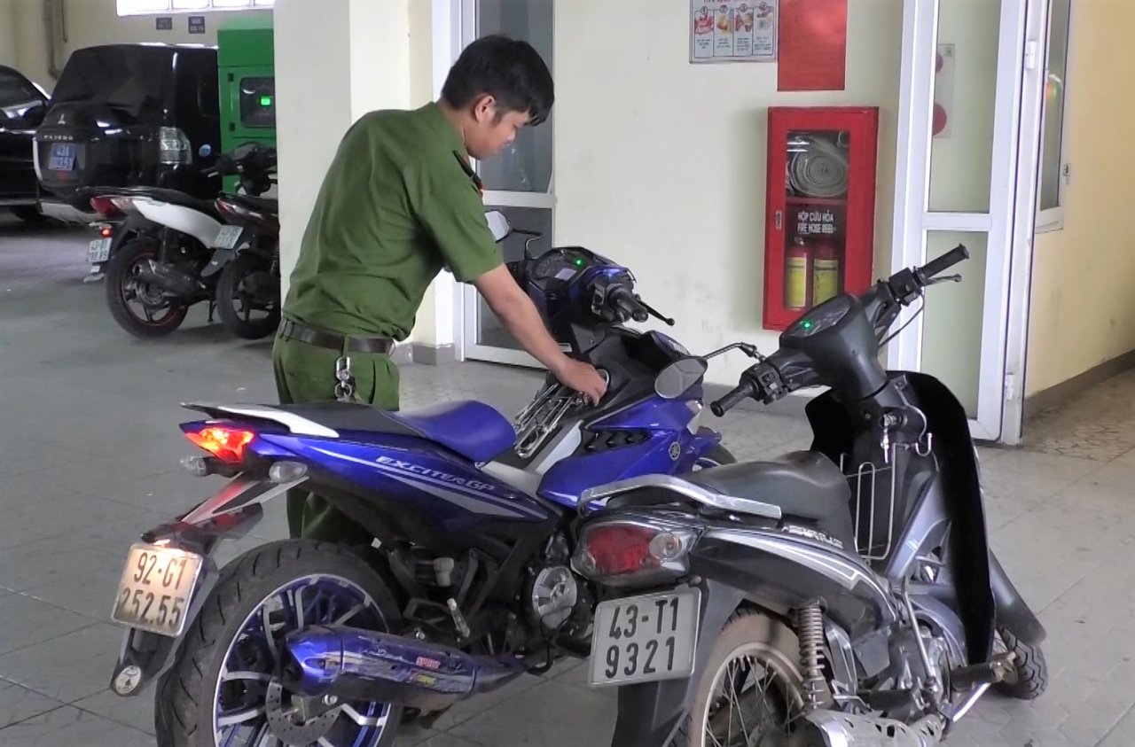 2 chiec xe vat chung vu an duoc thu hoi.mp4.Still002