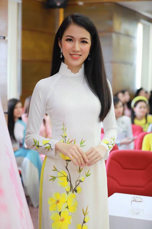 thi-sinh-tiem-nang-cho-chiec-vuong-mien-hoa-hau-viet-nam-2018-bat-ngo-bo-thi-nguoi-dep-nhan-ai