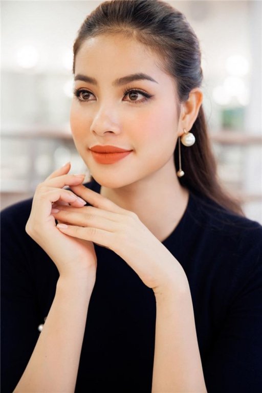 dung-vay-voi-angela-baby-pham-huong-ghi-diem-nho-than-thai-rang-ro-ngot-ngao-tran-day-suc-song