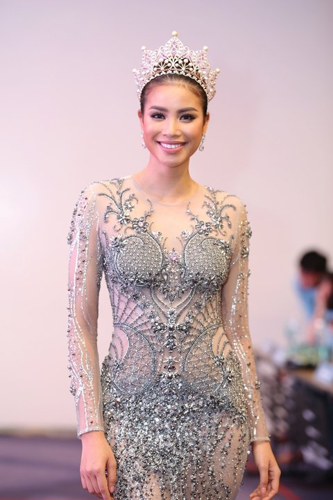 dung-vay-voi-angela-baby-pham-huong-ghi-diem-nho-than-thai-rang-ro-ngot-ngao-tran-day-suc-song