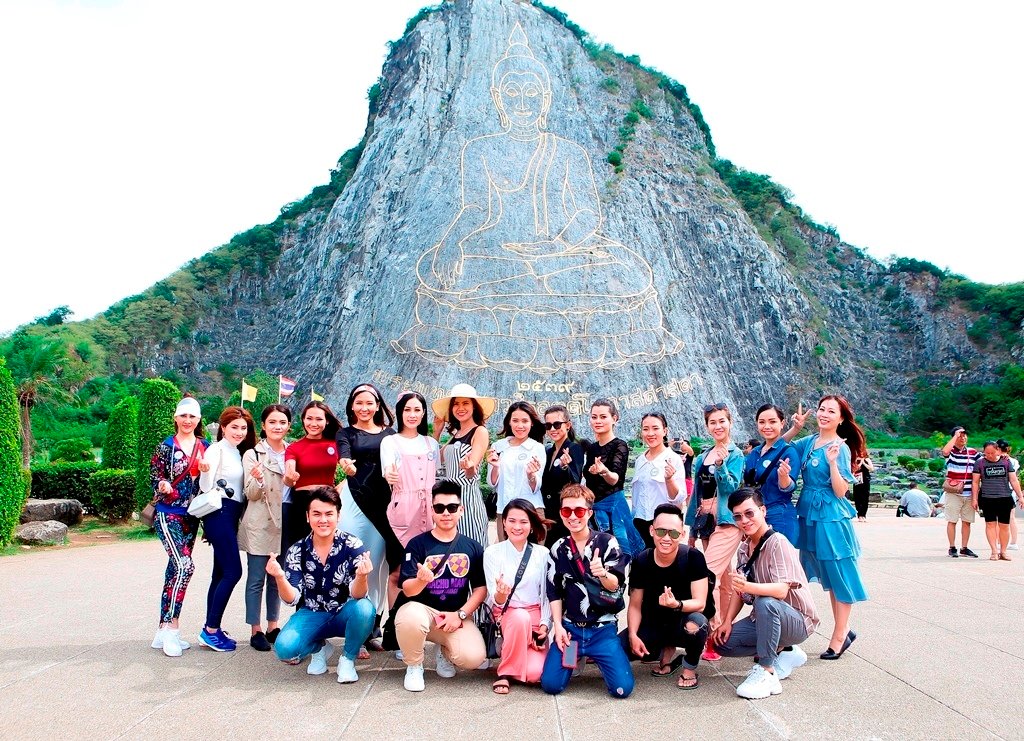 mc-phan-anh-sieu-mau-vo-hoang-yen-ngoi-ghe-giam-khao-hoa-hau-dai-su-hoan-vu-2018-tai-thai-lan