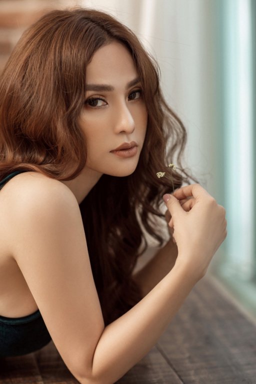 sau-nghi-van-dao-keo-thu-thuy-khoe-than-hinh-gai-mot-con-goi-cam-cho-ca-khuc-moi-ra-mat