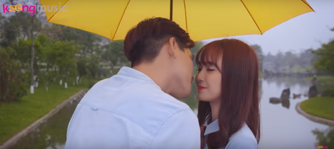 thanh-nu-bolero-jang-mi-bat-tay-kai-dinh-tung-mv-ngot-ngao-sang-nay-mua