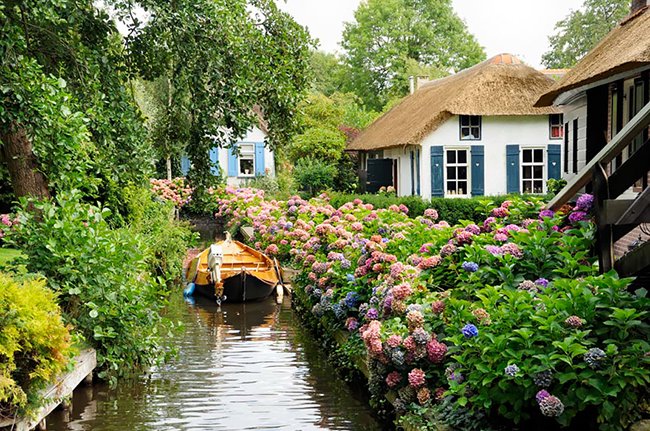 Thẫn thờ trước vẻ đẹp của ngôi làng không có đường đi, không có xe cộ