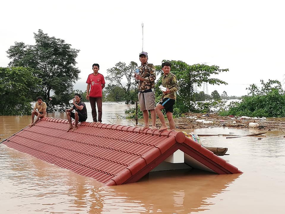Vỡ đập thủy điện Lào, hàng nghìn người trong cảnh màn trời chiếu đất