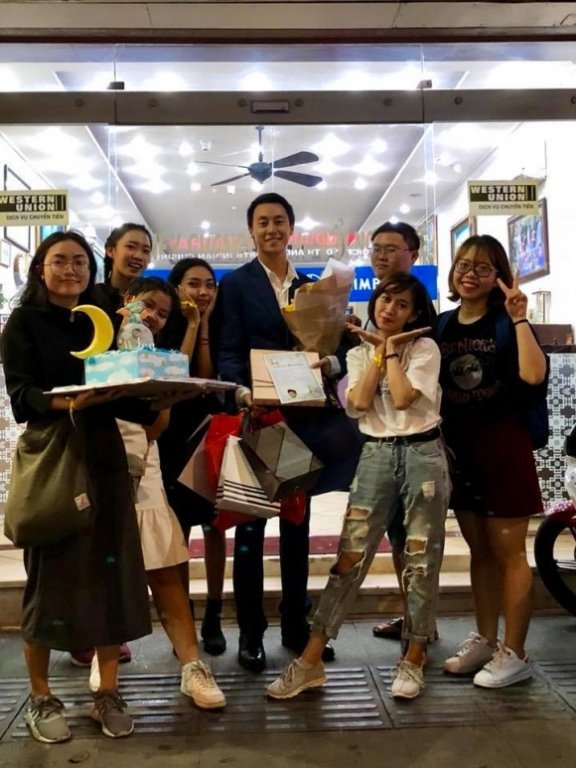 hau-scandal-rocker-nguyen-bat-dau-lay-lai-hinh-anh-nam-than-van-nguoi-me