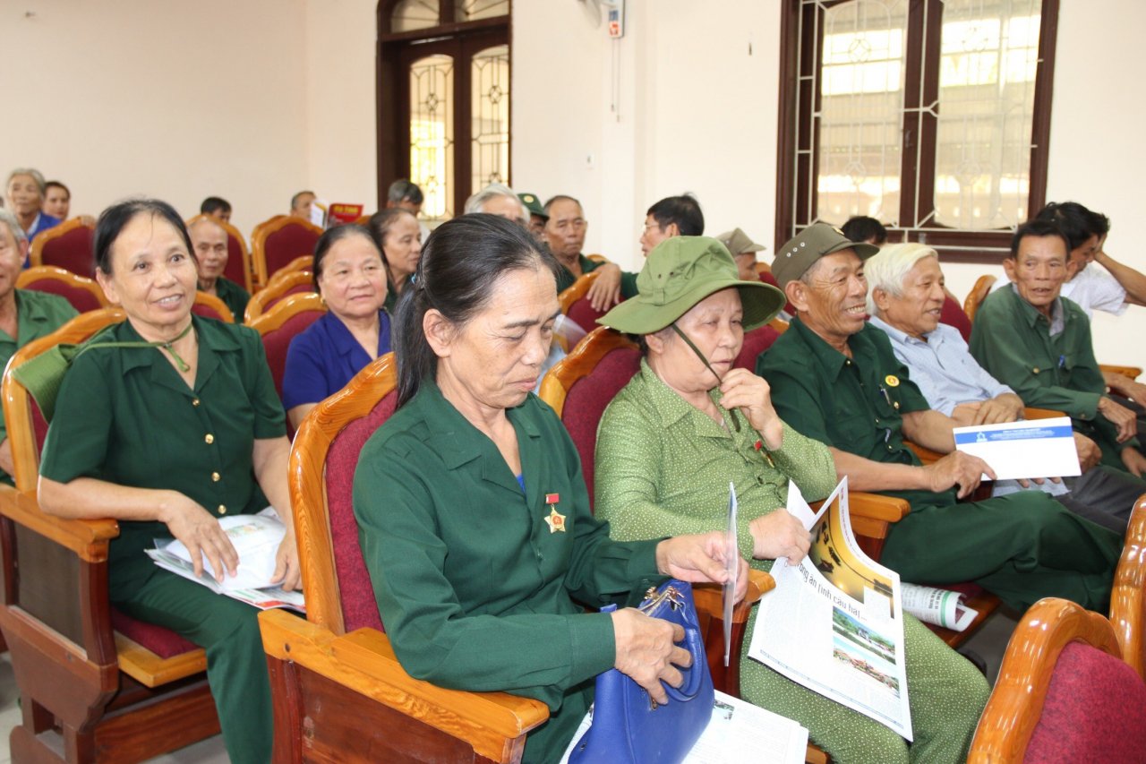 tap-doan-tan-hiep-phat-tang-qua-cho-cac-cuu-thanh-nien-xung-phong-tai-nghe-an-ha-tinh