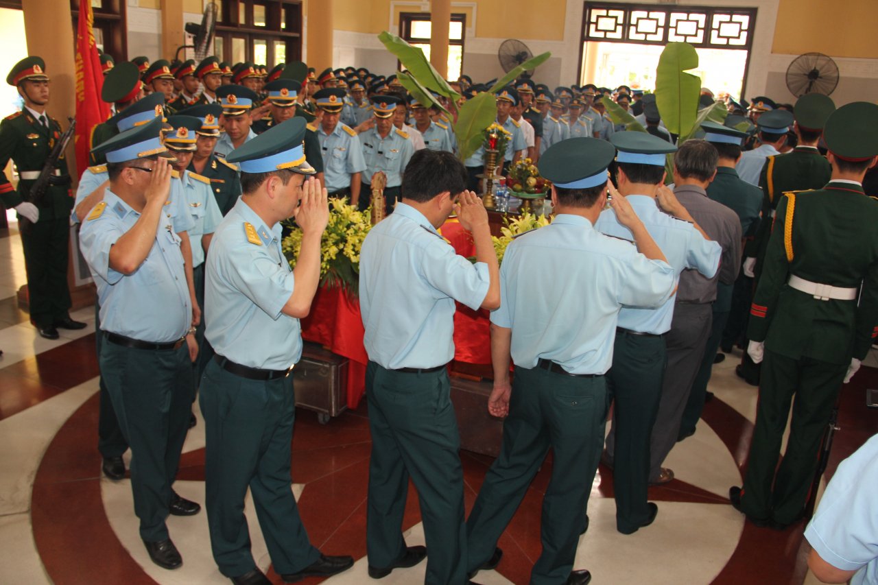 dam-nuoc-mat-tien-dua-hai-chien-sy-phi-cong-hy-sinh-trong-vu-roi-may-bay-su22