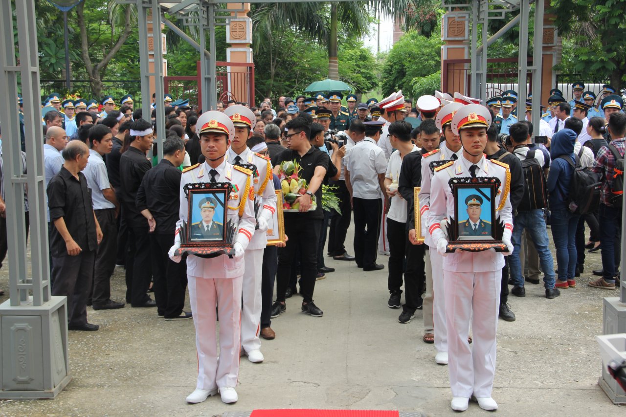 dam-nuoc-mat-tien-dua-hai-chien-sy-phi-cong-hy-sinh-trong-vu-roi-may-bay-su22