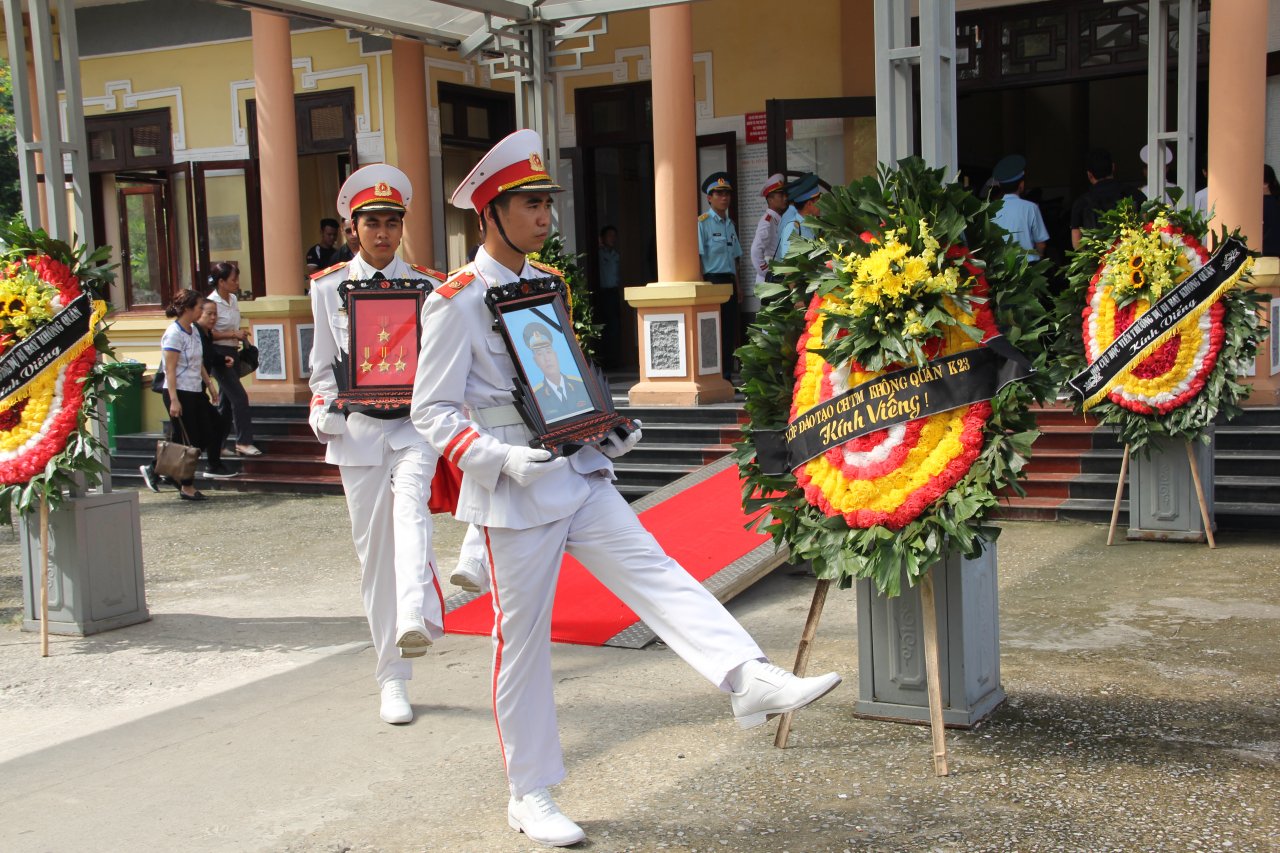 dam-nuoc-mat-tien-dua-hai-chien-sy-phi-cong-hy-sinh-trong-vu-roi-may-bay-su22