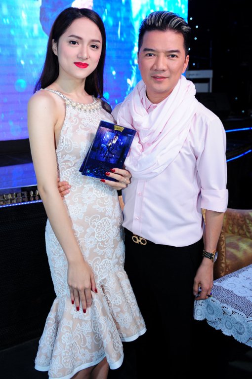 huong-giang-dien-ao-tam-goi-cam-bat-ngo-xuat-hien-trong-mv-duoc-dau-tu-tien-ty-cua-dam-vinh-hung