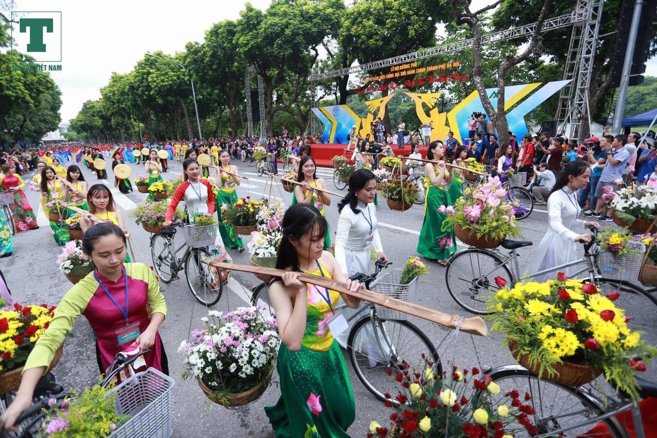 5000-nguoi-bieu-dien-tren-pho-di-bo-ky-niem-10-nam-ha-noi-mo-rong