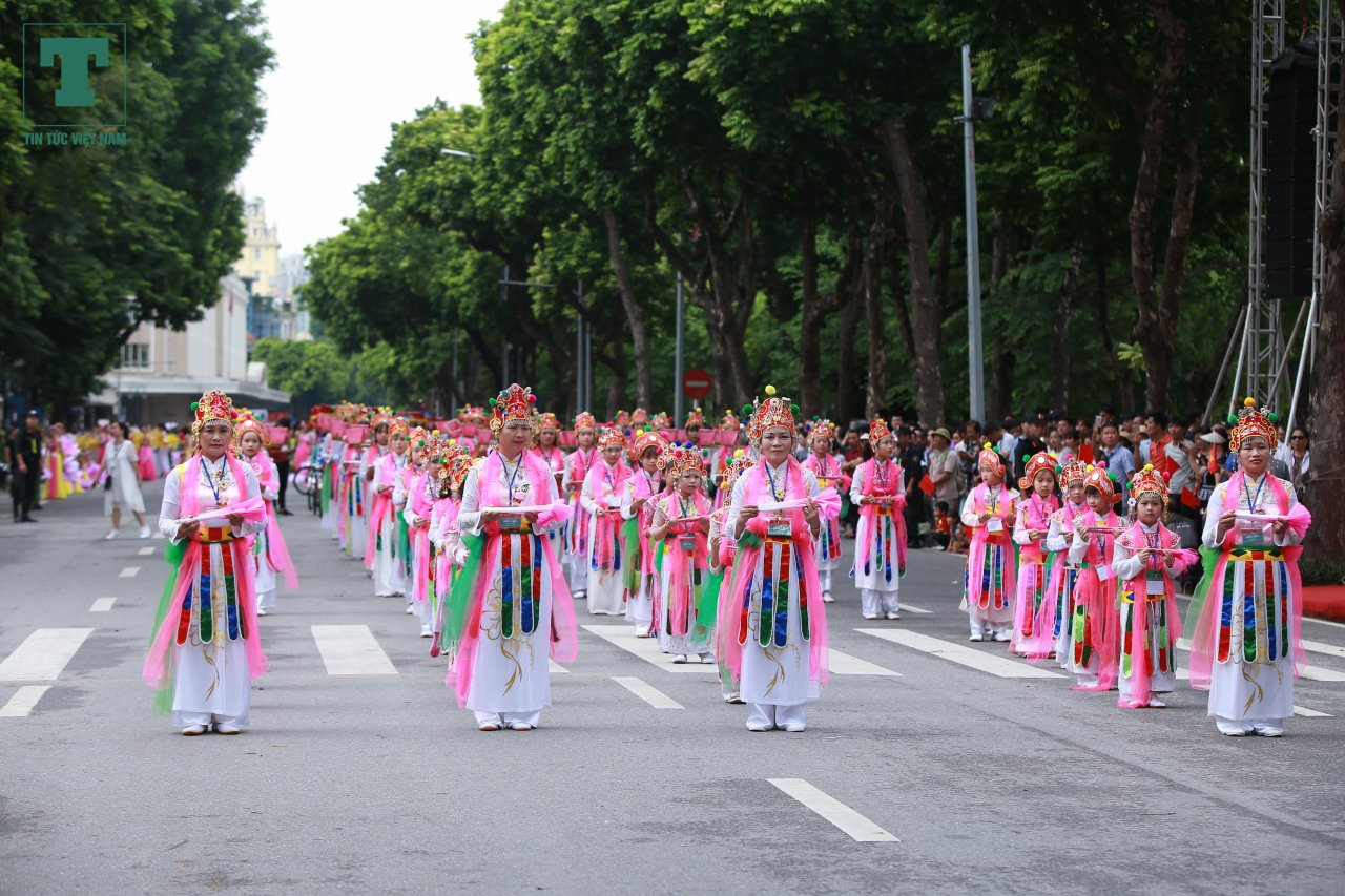 5000-nguoi-bieu-dien-tren-pho-di-bo-ky-niem-10-nam-ha-noi-mo-rong