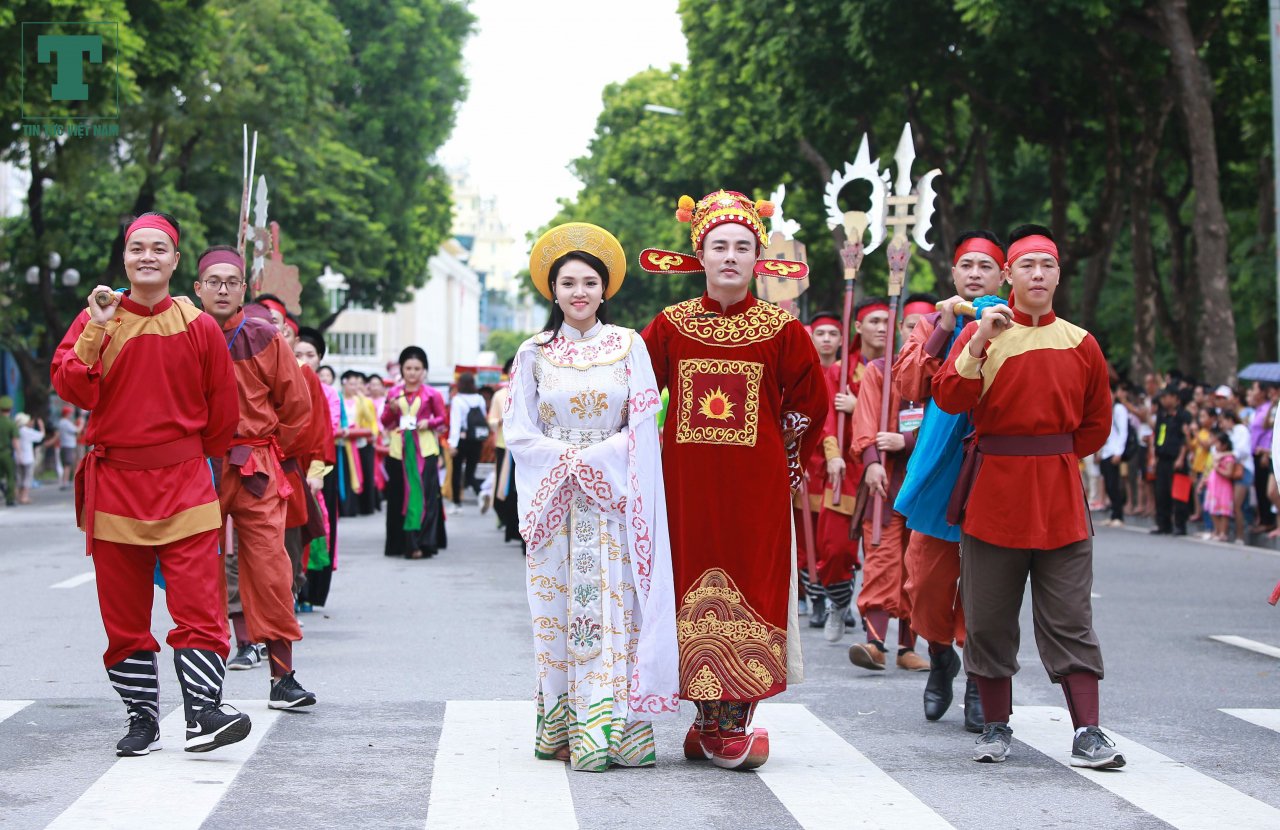 5000-nguoi-bieu-dien-tren-pho-di-bo-ky-niem-10-nam-ha-noi-mo-rong