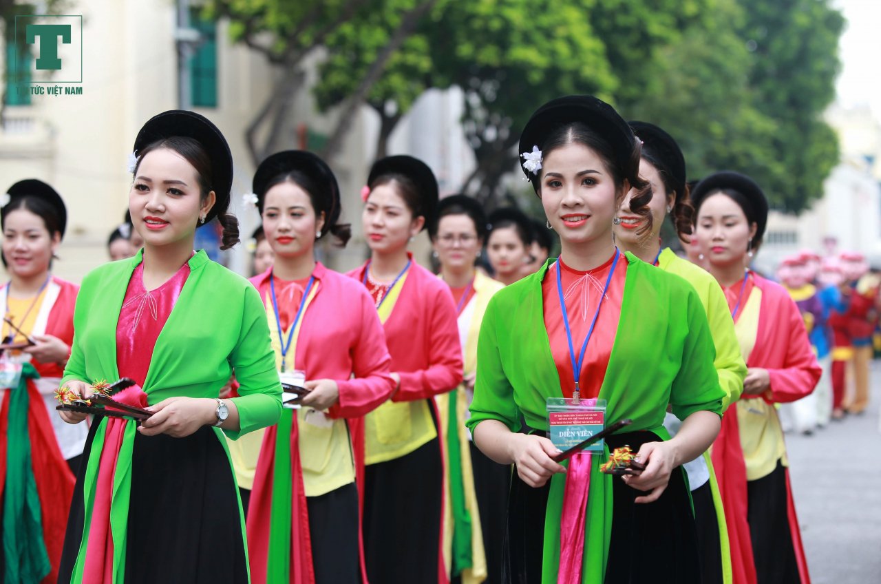 5000-nguoi-bieu-dien-tren-pho-di-bo-ky-niem-10-nam-ha-noi-mo-rong