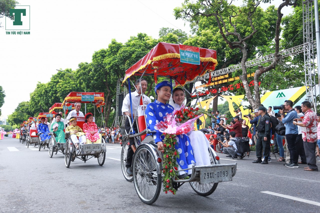 5000-nguoi-bieu-dien-tren-pho-di-bo-ky-niem-10-nam-ha-noi-mo-rong