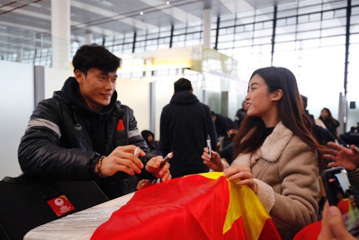diem-ten-nhung-nguoi-dep-trong-showbiz-tung-dinh-vao-nghi-van-hen-ho-voi-thu-mon-bui-tien-dung