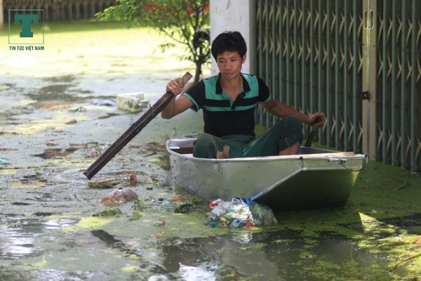 rac-thai-bua-vay-nguoi-dan-ngoai-thanh-ha-noi-sau-mot-tuan-mua-lu