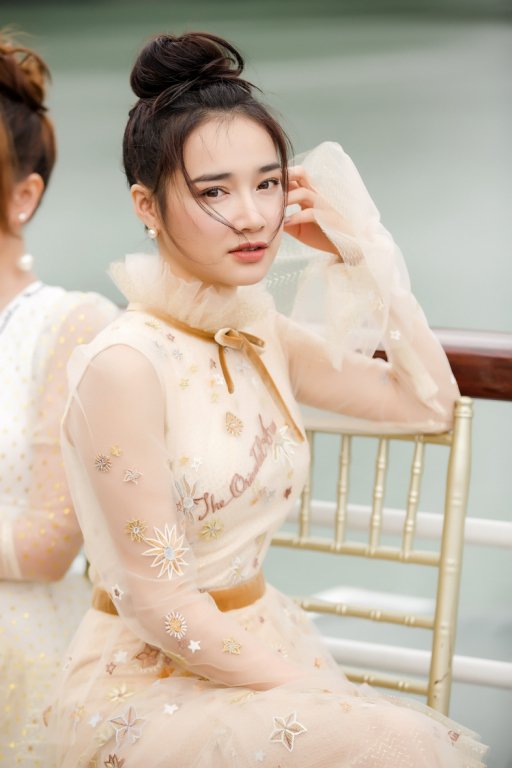 sau-nghi-van-cung-truong-giang-di-thai-lan-du-lich-nha-phuong-bat-ngo-tai-xuat-xinh-dep-va-tiet-lo-chi-mat-20-giay-la-co-the-khoc