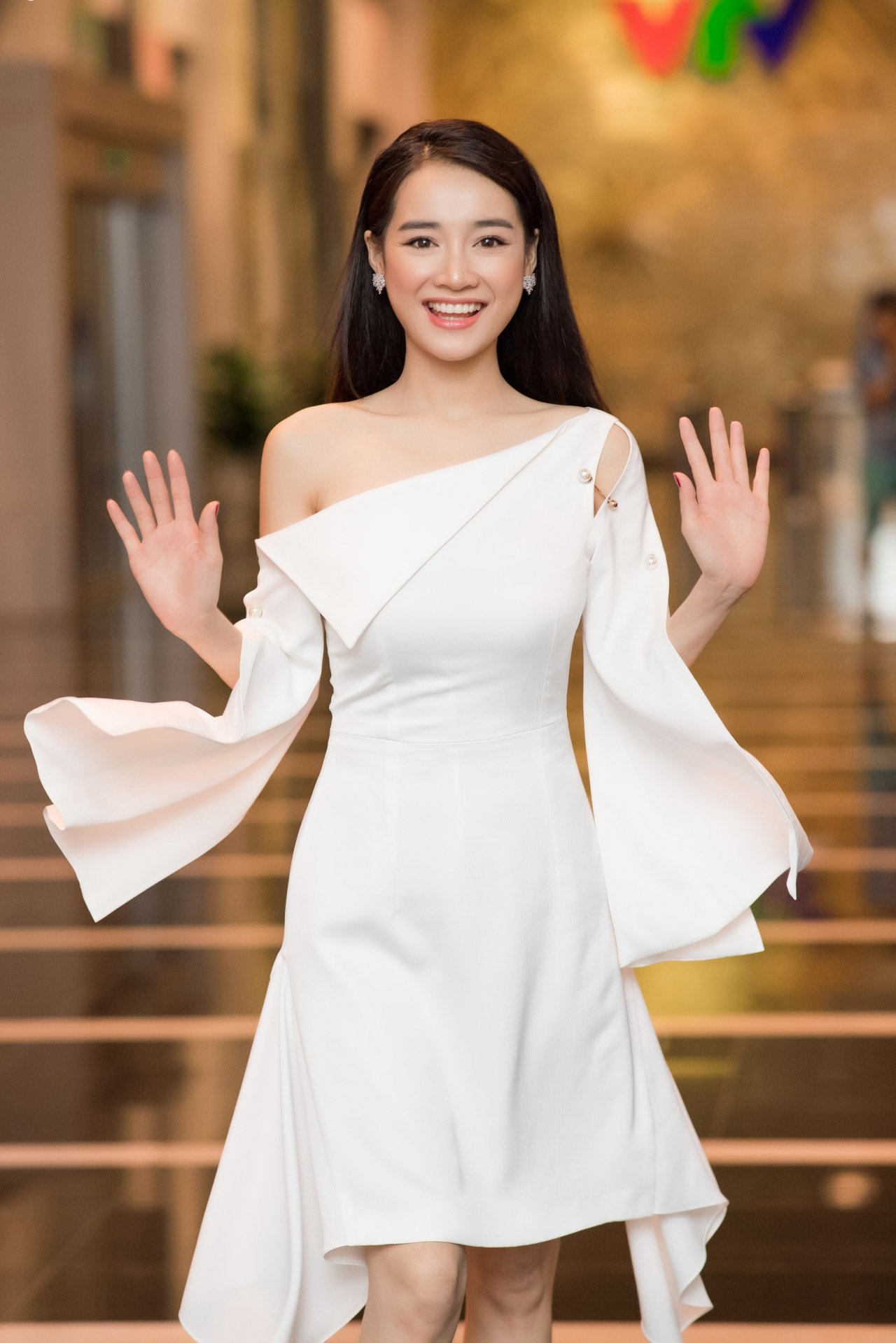 sau-nghi-van-cung-truong-giang-di-thai-lan-du-lich-nha-phuong-bat-ngo-tai-xuat-xinh-dep-va-tiet-lo-chi-mat-20-giay-la-co-the-khoc