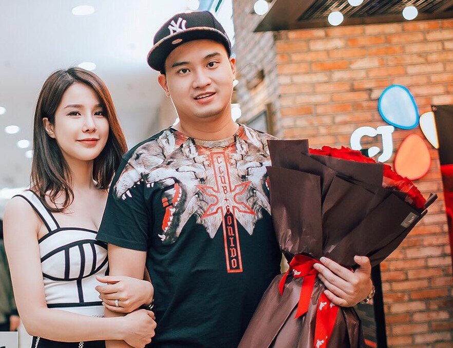 diep-lam-anh-bat-ngo-gay-tranh-cai-khi-bau-to-vuot-mat-van-mac-vay-bo-sat-di-giay-cao-got