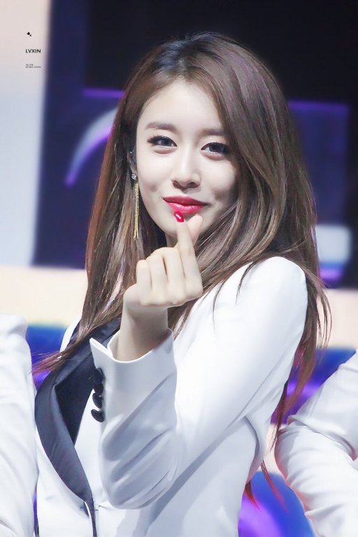 jiyeon-bat-ngo-huy-lich-trinh-sang-viet-nam-se-khong-the-hat-cung-soobin-hoang-son-vao-ngay-317
