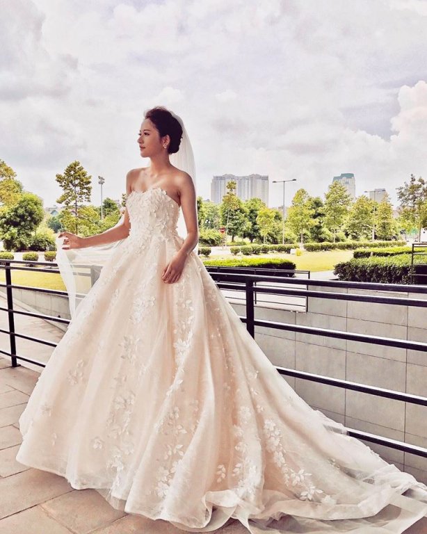 nguoi-dep-hong-ngoc-chinh-thuc-cong-khai-chuyen-tinh-cam-voi-truyen-nhan-cua-cong-phuong-dinh-thanh-binh