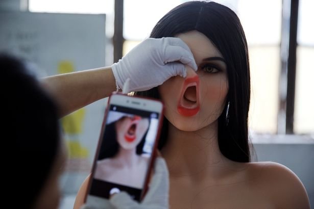 Người mua chính của công ty là đàn ông độc thân.