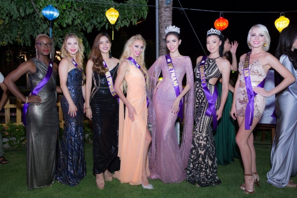 sau-khi-dung-dau-luot-binh-chon-trong-dem-khai-mac-phan-thi-mo-tiep-tuc-doat-giai-trinh-dien-bikini-tu-thiet-ke-dep-nhat