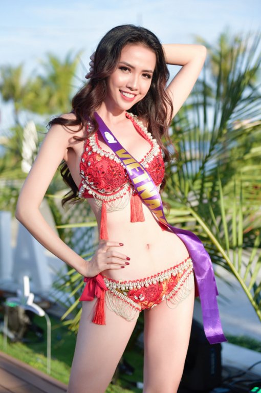 sau-khi-dung-dau-luot-binh-chon-trong-dem-khai-mac-phan-thi-mo-tiep-tuc-doat-giai-trinh-dien-bikini-tu-thiet-ke-dep-nhat