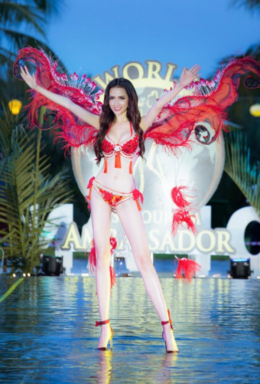 sau-khi-dung-dau-luot-binh-chon-trong-dem-khai-mac-phan-thi-mo-tiep-tuc-doat-giai-trinh-dien-bikini-tu-thiet-ke-dep-nhat