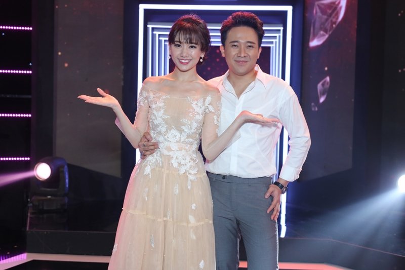 hari-won-lan-dau-lam-mc-chung-voi-tran-thanh-trong-giong-ca-bi-an