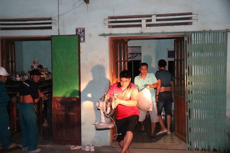 hoa-binh-35-ho-dan-phai-di-doi-trong-dem-do-sat-lo