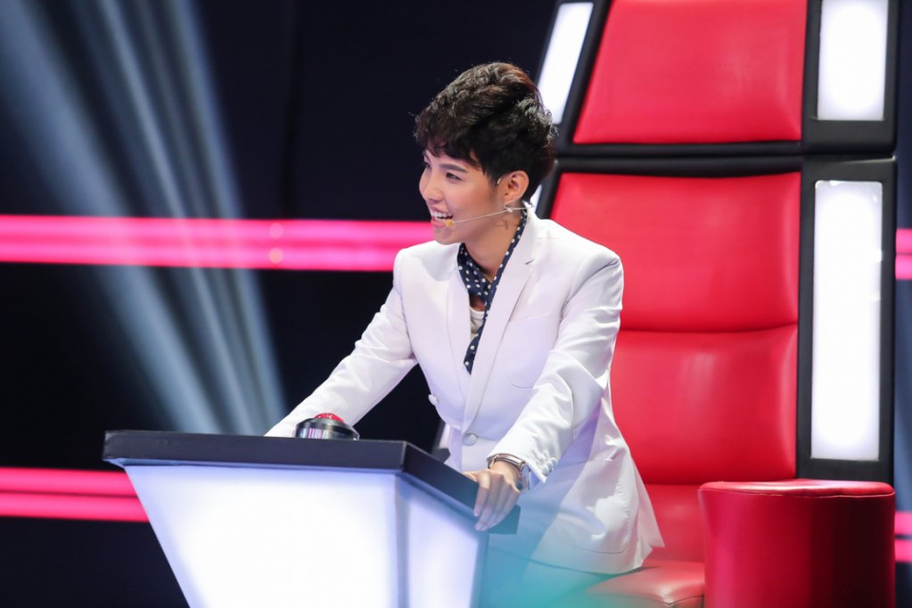 khac-hung-hlv-cuoi-cung-chinh-thuc-lo-dien-ngoi-vao-chiec-ghe-nong-the-voice-kids-2018