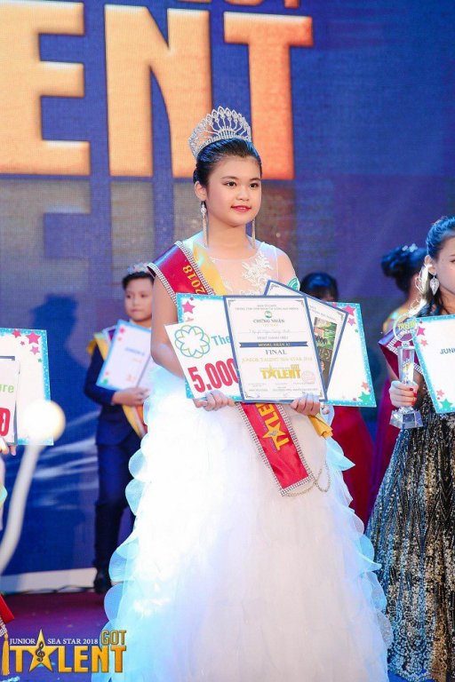 nhan-sac-noi-bat-cua-be-gai-viet-10-tuoi-vua-dang-quang-hoa-hau-nhi-chau-a-thai-binh-duong-2018
