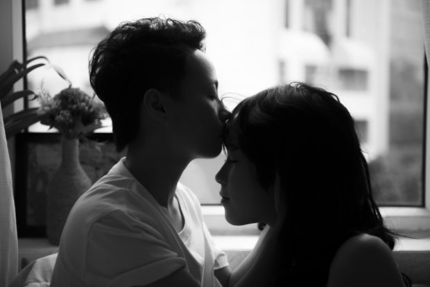 Đằng sau bộ ảnh lãng mạn của cặp đôi đồng tính nữ này là một chuyện tình yêu khá bình yên và giản dị