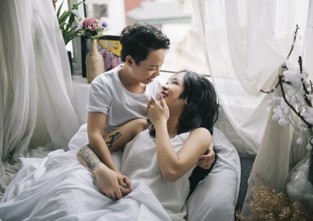 Đằng sau bộ ảnh lãng mạn của cặp đôi đồng tính nữ này là một chuyện tình yêu khá bình yên và giản dị