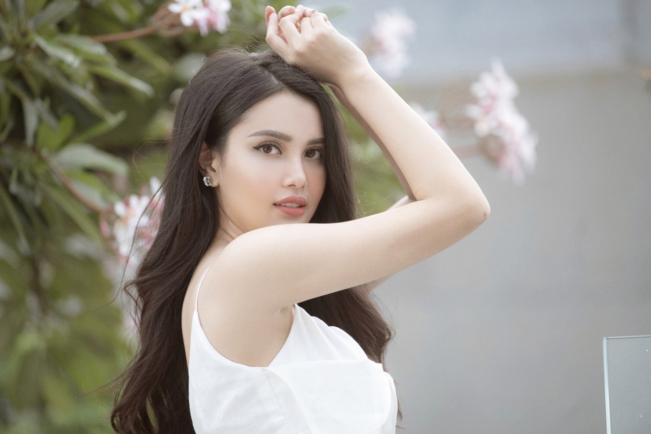 A HAU DIEU THUY (1)